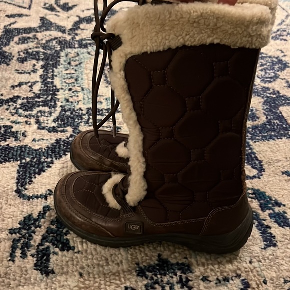 Women’s Uggs Snow Boots Size 7 - Picture 4 of 8